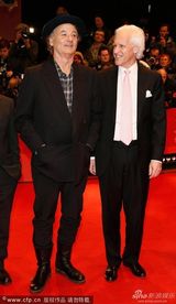 组图：杨紫琼携富豪男友性感亮相电影首映