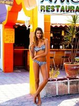 组图：巴西超模巴罗斯咸湿性感 比基尼秀半球曲线热辣