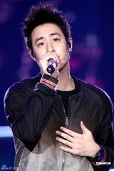 组图：潘玮柏亮相南宁国际民歌节 歌迷疯狂追捧