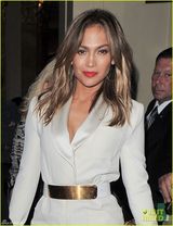 组图：洛佩兹携小男友亮相 十指紧扣秀恩爱