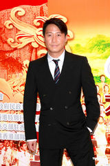 幻灯：黎明现身《泰山》演出 曾志伟主持认真严肃