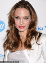 组图：朱莉助阵国际妇女会议 与美国前总统侄女同场