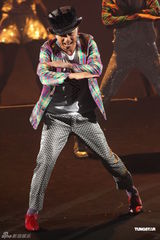 组图：郭富城个唱变型金刚舞台华丽震撼