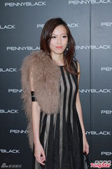 组图：汤洛雯黄芷晴相见欢 吴雨霏为时装店开唱