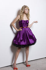 幻灯图集：泰勒-斯威夫特获选美联社09年度娱乐人物