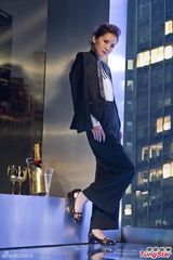 组图：阿Sa(蔡卓妍)广告大片扮女机师过足戏癮