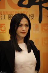 组图：姚晨婚后首度公开亮相