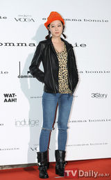 组图：韩组合f(x)SHINee等齐聚展青春时尚气息