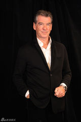 组图：国际明星滑雪节慈善晚宴红毯