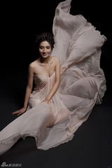 组图：冯文娟备战金像奖 飘逸纱裙唯美动人