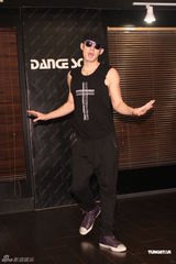 组图：吴建豪筹备演唱会秀肌肉 要与歌迷近距离接触 