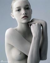 组图：俄罗斯超模萨莎写真展梦幻气质