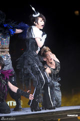 幻灯组图：胡杏儿被猛男夹击 林峰上演群魔乱战