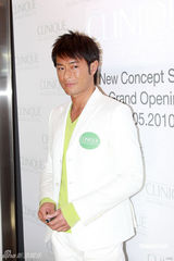 幻灯图：古天乐喜爱性感美唇 谢婷婷不知嫂子已出院