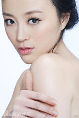 组图：打女尚天瞳曝素颜照 温柔演绎清水出芙蓉