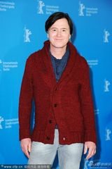 组图：《金子》记者会乌维-波姆红衣惹眼