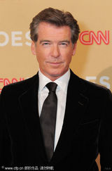 幻灯图集：妮可-基德曼布鲁斯南等助阵英雄颁奖礼 