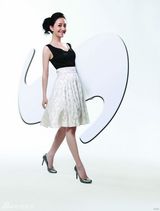 幻灯图：李倩化身俏丽新娘 拍片尽显小资情调