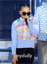 组图：鸟叔获首尔歌谣大奖最高奖 全场起立鼓掌