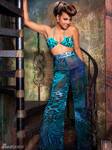 组图：克里斯蒂娜-米兰夏威夷风写真爆乳诱人