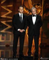 组图：马特达蒙携手道格拉斯亮相颁奖