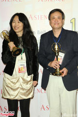 组图：李岗《黛比的幸福生活》获金钟最佳迷你剧