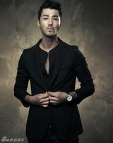 组图：韩星韩彩英车胜元拍写真 戴名表显巨星风范