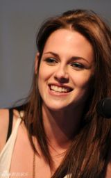 高清图：塞隆斯图尔特比美 宣传《白雪公主和猎人》