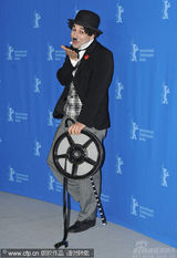 幻灯图集：《猛犸象》记者会 杰拉尔-德帕迪约亮相