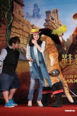 组图：徐若瑄首次挑战男声配音望40岁前结婚