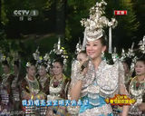 组图：兔年春晚宋祖英演唱歌曲《天蓝蓝》