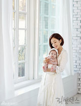 组图：《继承者》尹孙河抱婴儿拍写真变慈母