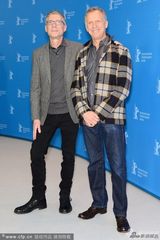 组图：《拉芙莱斯》记者会 阿曼达红裙迷人