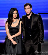 组图：2012全美音乐奖比伯擒三奖 众星热力演出