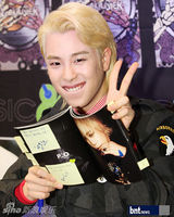 组图：韩团Block B回归歌坛 举办粉丝签名会