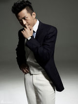 组图：邓超登杂志封面变身俏皮型男