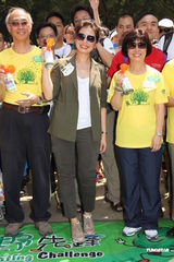 组图：钟楚红找男友要支持环保 送空气和水足够