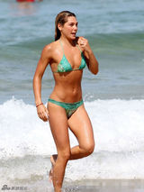 组图：2012比基尼美胸大盘点 众女星性感咸湿