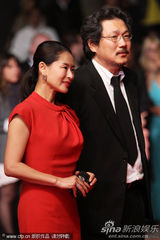 幻灯图集：韩国电影《夏夏夏》首映 艺志媛红裙耀眼