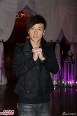 组图：前港姐郑嘉雯大婚 霍震霆方力申到贺