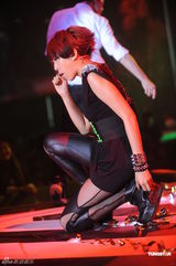 组图：容祖儿献唱音乐派对 劲歌热舞魅力四射