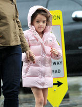 组图：苏瑞光腿穿棉袄出门 要风度不要温度挨冻