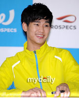 组图：韩国艺人金秀炫出席体育品牌签售活动