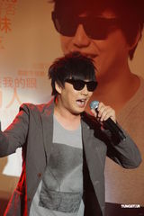 组图：萧煌奇出道10年开唱 预告大秀舞技