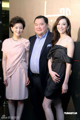 高清图：王菲周立波吴佩慈等齐贺杨澜店铺开张