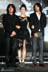 幻灯图集：张赫李多海等出席新剧发布会 黑衣肃穆