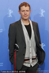 幻灯图集：《强盗》柏林记者会 男女主角拥吻抢镜