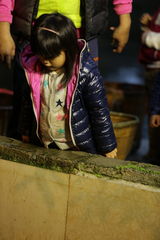 组图：爸爸去哪儿第六期海量图 萌宝帅爸卖菜忙