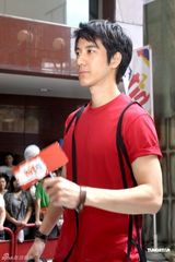 幻灯组图：王力宏8月推新专辑 不怕与周杰伦做比较