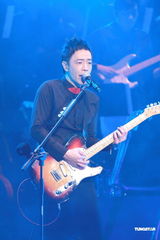 组图：黄贯中开唱未见朱茵 陈豪黄德斌助阵